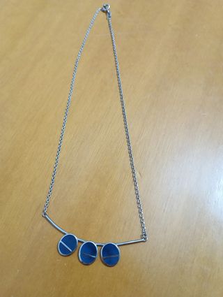 Collar con tres colgantes ovalados