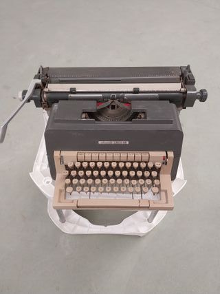 Máquina de escribir Olivetti Linea 98