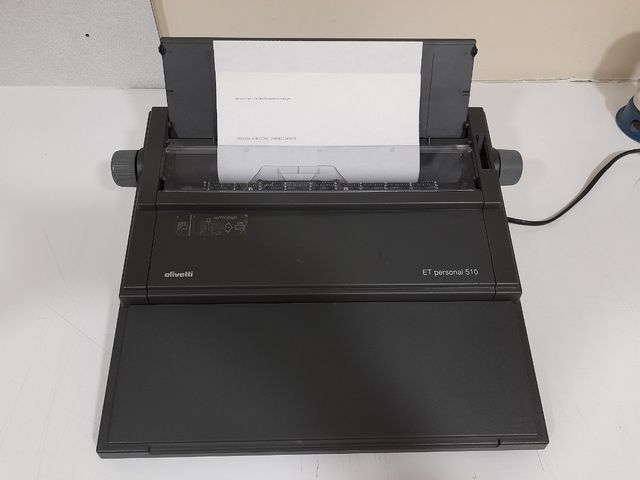 Máquina de escribir Olivetti ET personal 510