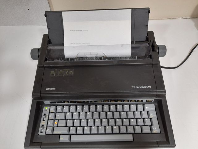 Máquina de escribir Olivetti ET personal 510