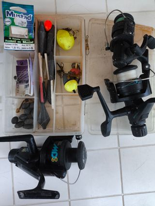 Pesca:3 Carretes,Plomos,por desalojo cantidad art