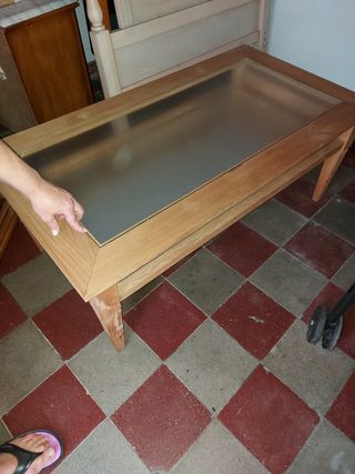 Mesa de centro de madera y cristal