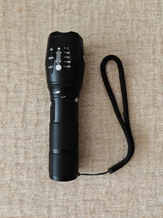 Linterna Táctica Zoom LED Negra