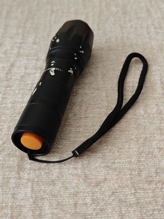 Linterna Táctica Zoom LED Negra