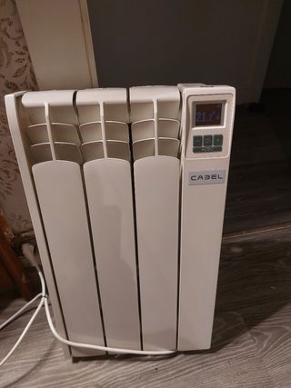 Radiador eléctrico de pared Cabel 35 cm x 58 cm.