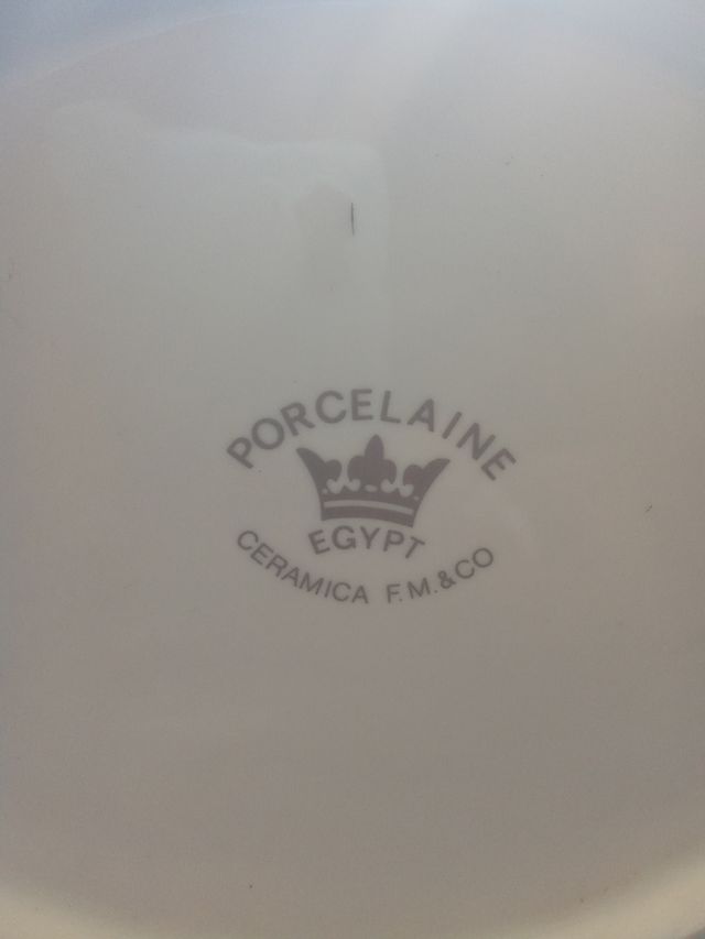 Lote de porcelana y otros materiales