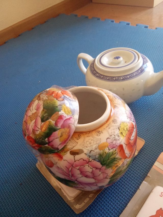 Lote de porcelana y otros materiales