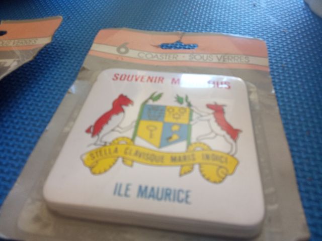 Lote de porcelana y otros materiales