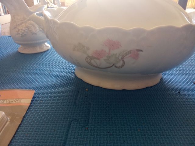 Lote de porcelana y otros materiales