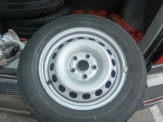 Neumático Michelin E195/65 R15. Los cuatro 75€
