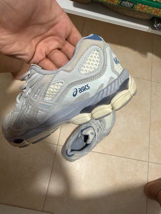 Zapatillas Asics Azules y Blancas