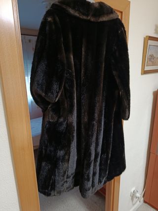 Abrigo de piel marrón