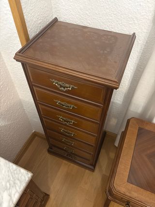 Cajonera de madera marrón