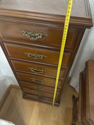 Cajonera de madera marrón