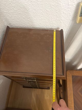 Cajonera de madera marrón