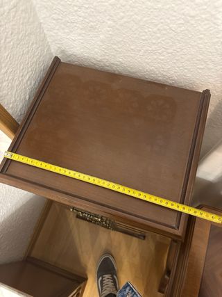 Cajonera de madera marrón