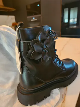 Botas Zara Negras Talla 38 con Lazo