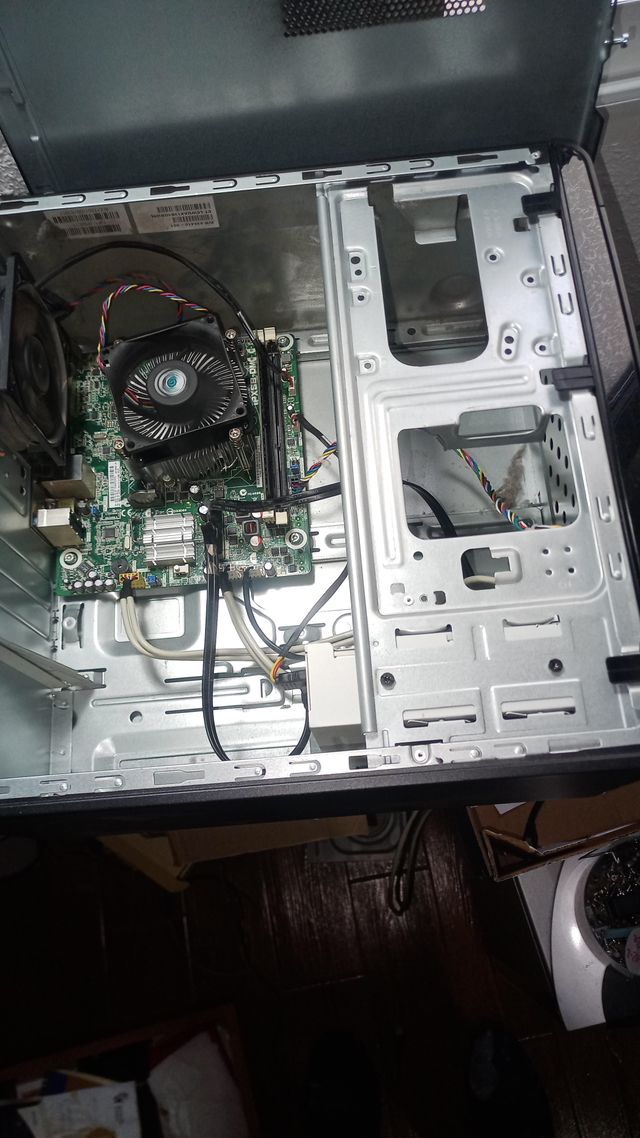 PC Compaq CQ2000 Pentium 4GB DDR3
