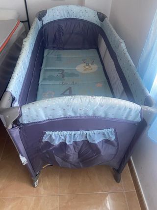 Cuna de viaje con estampado infantil
