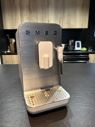 Cafetera SMEG BCC12BLMEU SuperAutomática