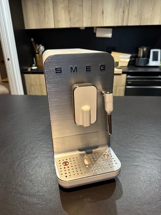 Cafetera SMEG BCC12BLMEU SuperAutomática