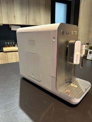 Cafetera SMEG BCC12BLMEU SuperAutomática