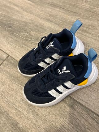 Zapatos Adidas Bebé Azul y Blancos