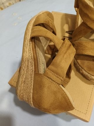 Sandalias Corina Camel Cuña