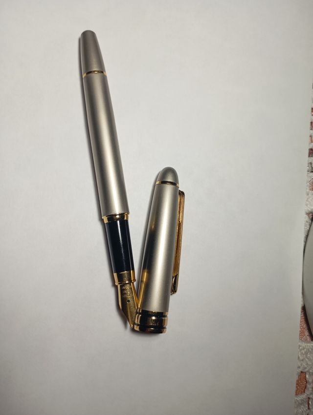 Pluma estilográfica plateada Iridium Point Germany