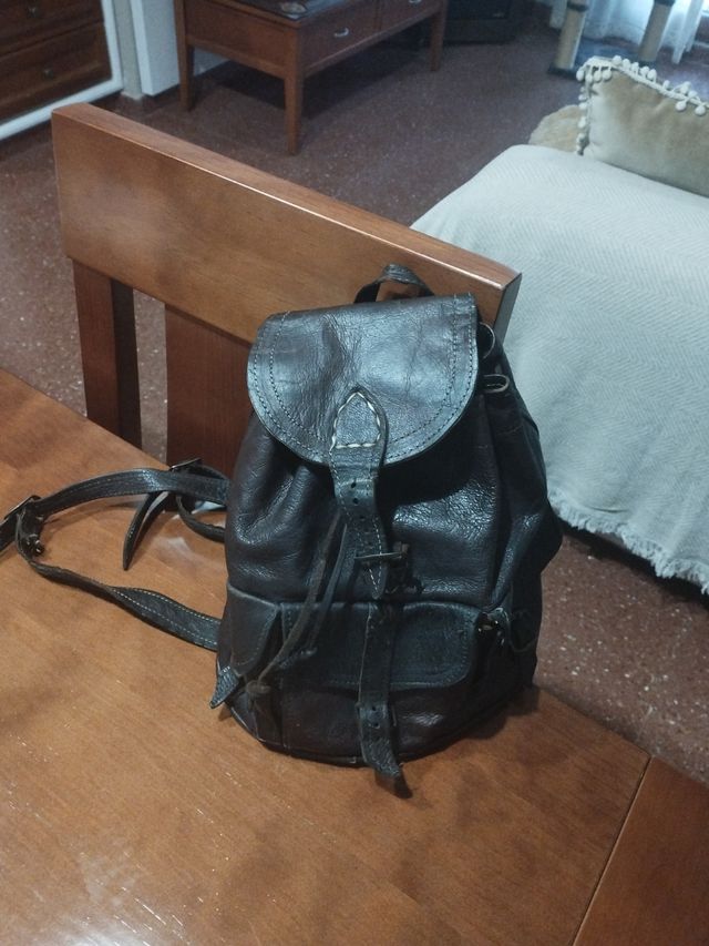 Mochila de cuero marrón