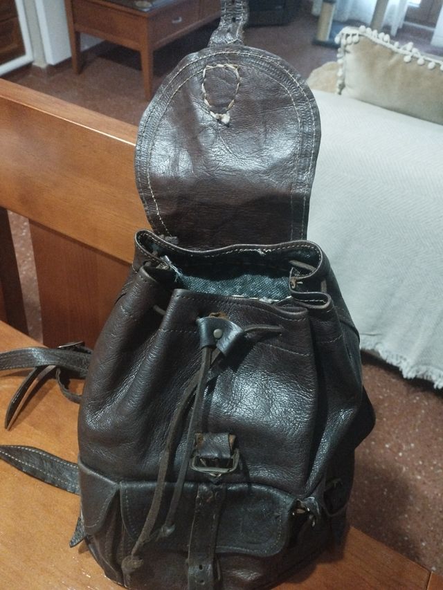 Mochila de cuero marrón