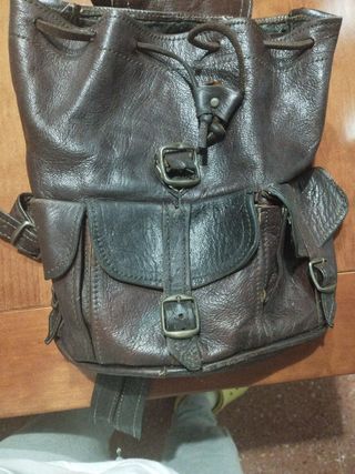 Mochila de cuero marrón