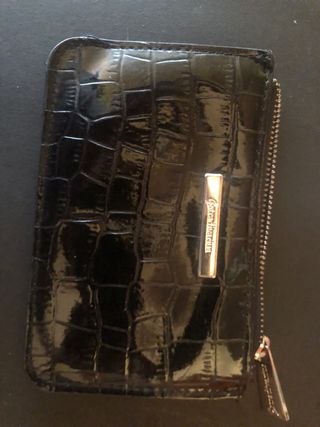 Cartera negra efecto piel Stradivarius