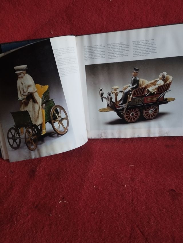 Libro di macchinine giocattolo 1890-1939