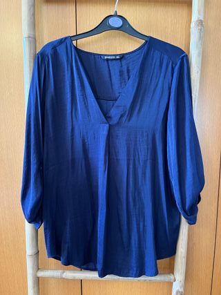Blusa Stradivarius azul marino 