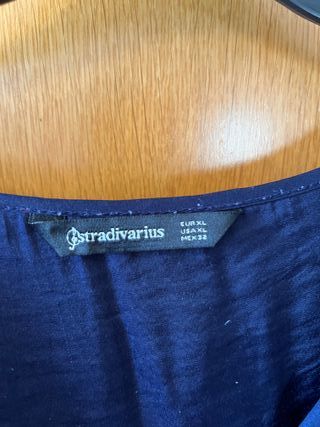 Blusa Stradivarius azul marino 