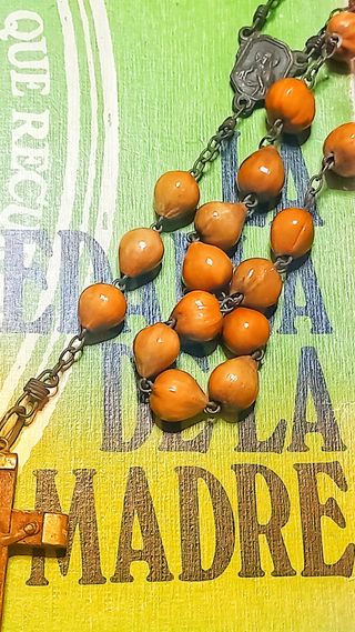 Lote antiguo Medalla Milagrosa, libro y Rosario.