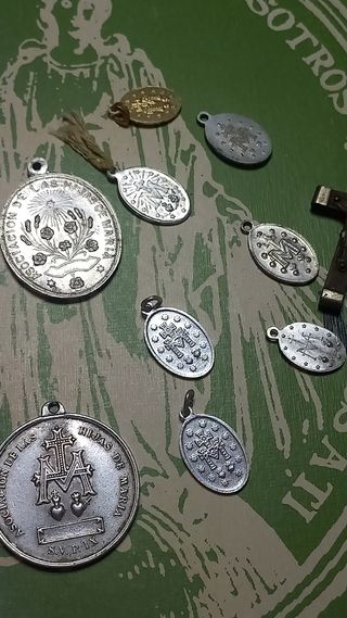 Lote antiguo Medalla Milagrosa, libro y Rosario.