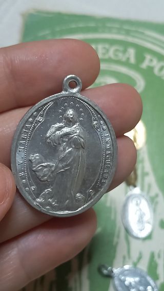 Lote antiguo Medalla Milagrosa, libro y Rosario.
