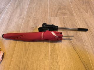 Saco de silla Maclaren rojo y sombrilla