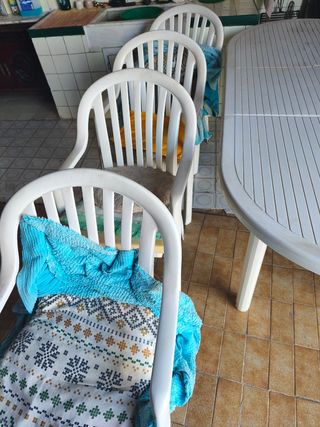 Mesa de jardín ovalada de plástico blanco