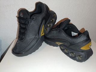 Nike Air Max Zapatillas Negras y Doradas.