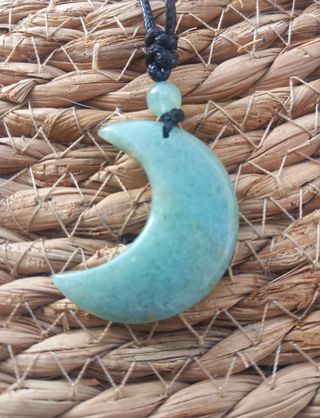 Collar con colgante de luna de aventurina verde 