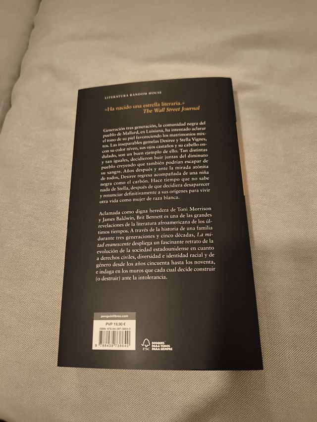 La mitad evanescente / The Vanishing Half (Span...