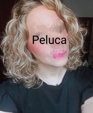 Peluca rizada usada 4 veces