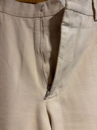Pantalón beige hombre