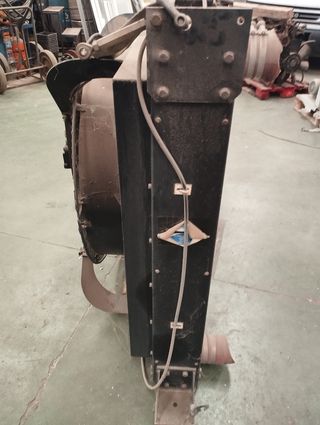 Radiador Industrial Grande con Ventilador