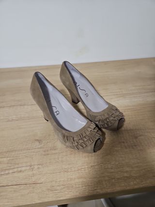 Zapatos de tacón ante beige