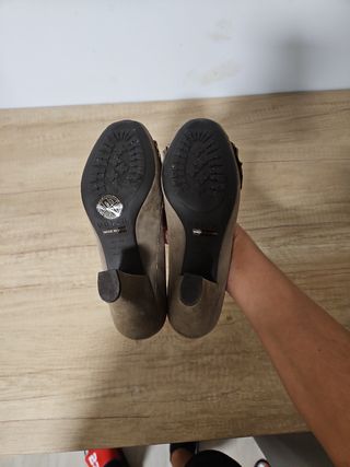 Zapatos de tacón ante beige