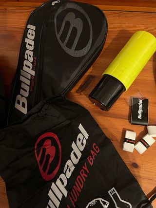 Palas de pádel Bullpadel y Drop shot con mochila